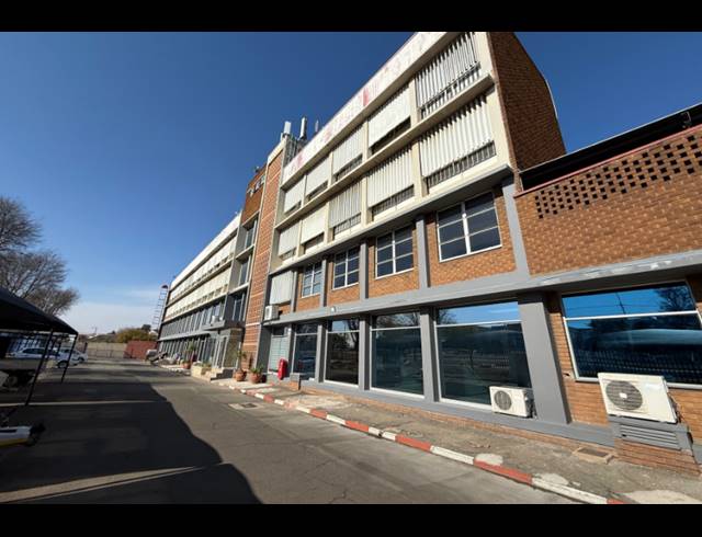 100M² OFFICE TO LET IN TULISA PARK
